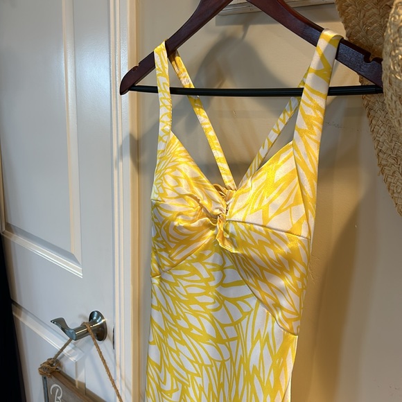 Beautiful yellow and white great Gatsby prom dress. - Picture 3 of 12